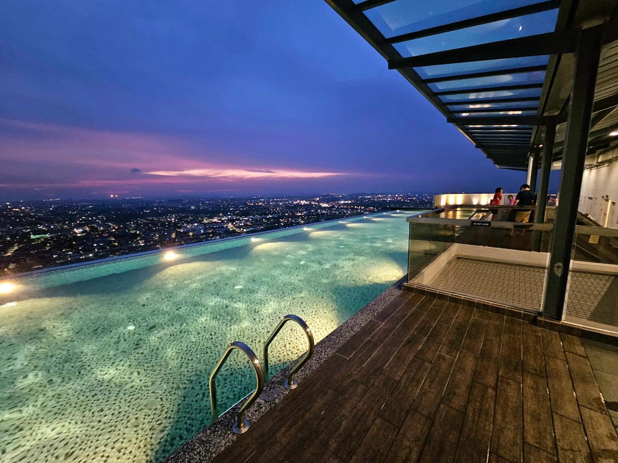 Quartz Residence - Melaka Kültér fotó